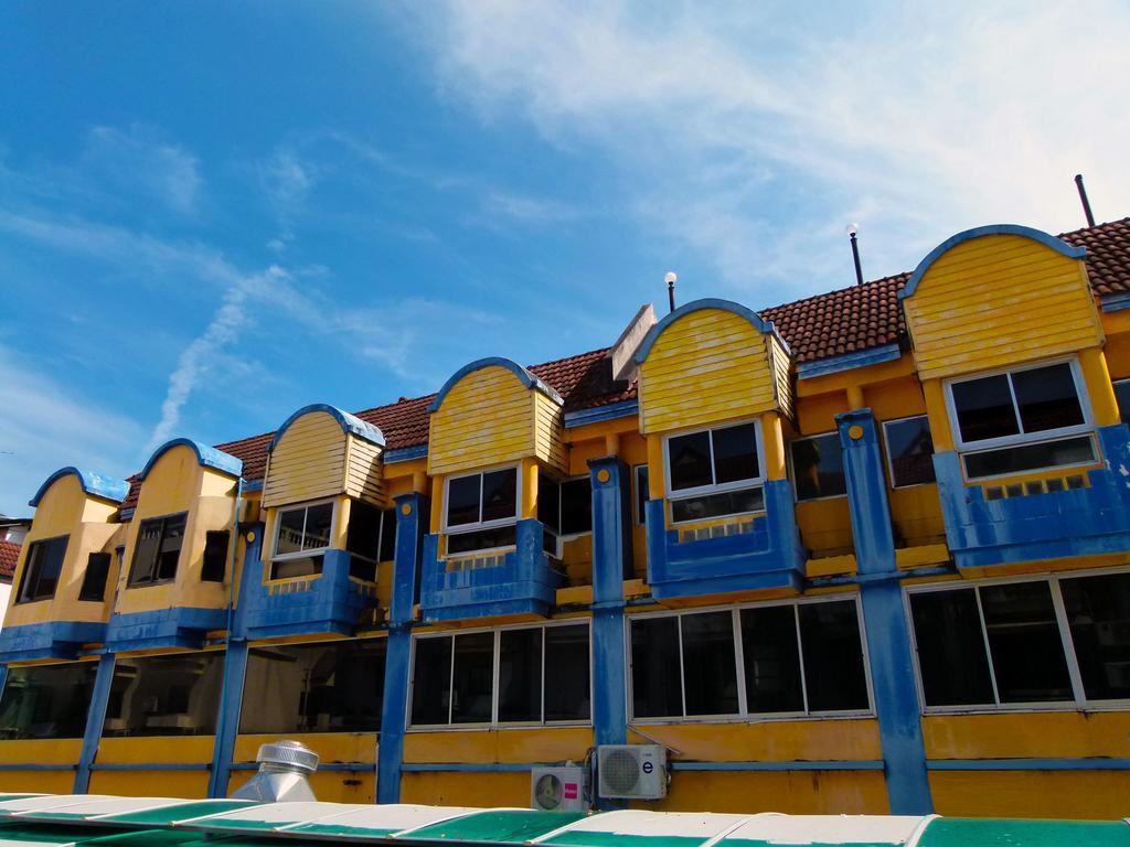 Patong Aquarius Gay Guesthouse & Sauna מראה חיצוני תמונה