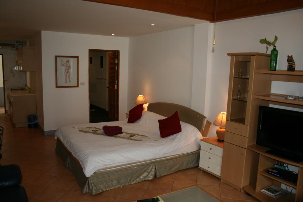 Patong Aquarius Gay Guesthouse & Sauna מראה חיצוני תמונה