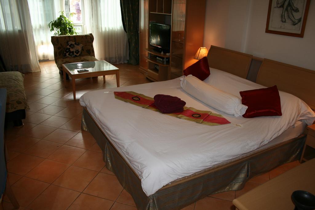 Patong Aquarius Gay Guesthouse & Sauna חדר תמונה