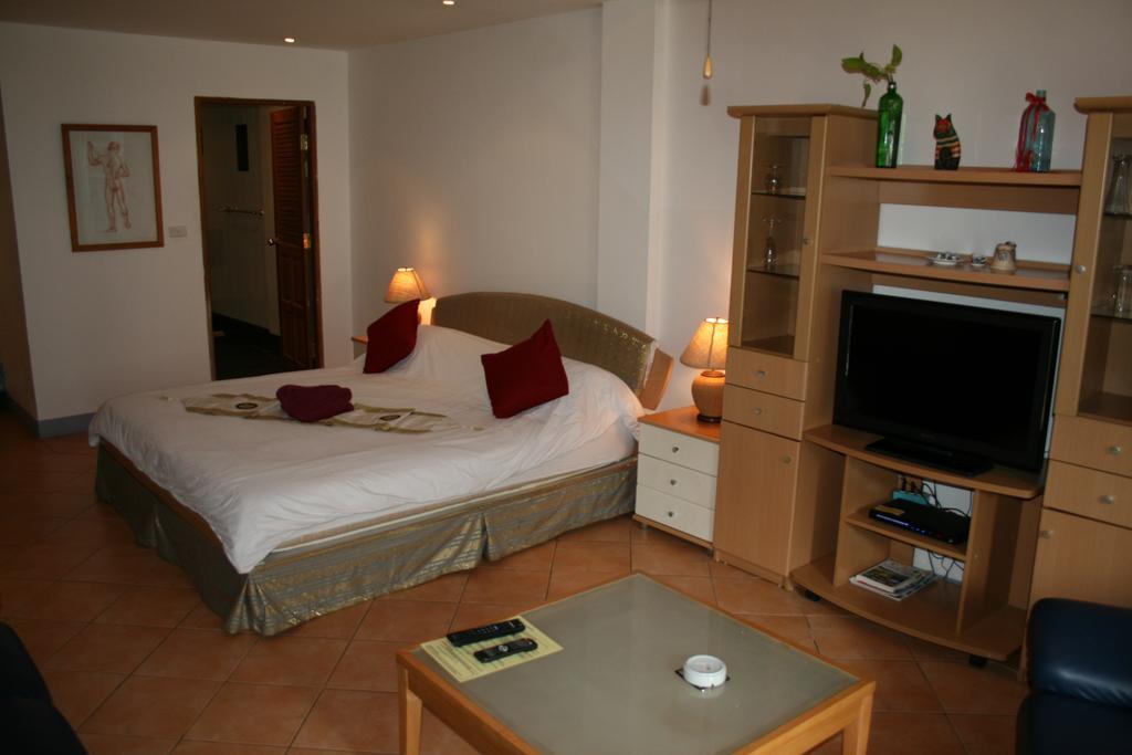 Patong Aquarius Gay Guesthouse & Sauna מראה חיצוני תמונה